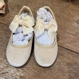 Elegant Cream Kids Shoes with Bow
